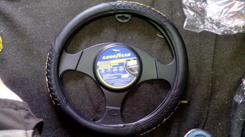 goodyear obloga volana sa zutim natpisom